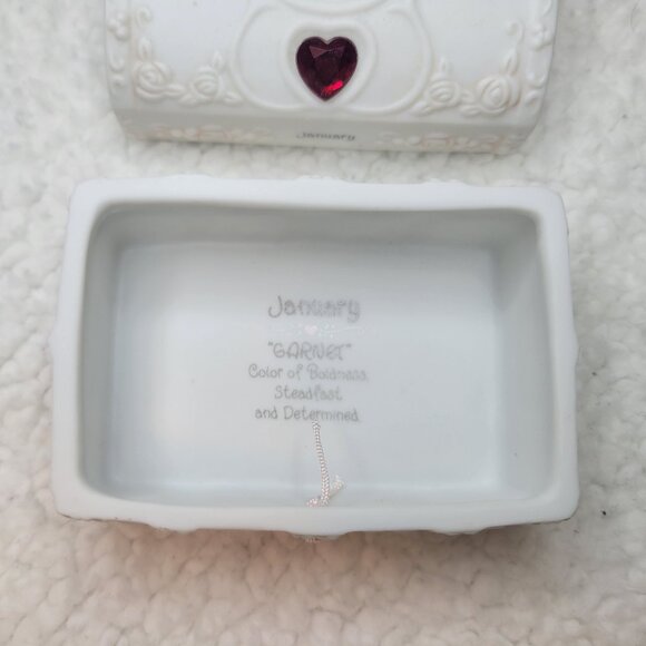 Precious Moments January Birthstone Hope Chest Gift Box - Picture 6 of 12